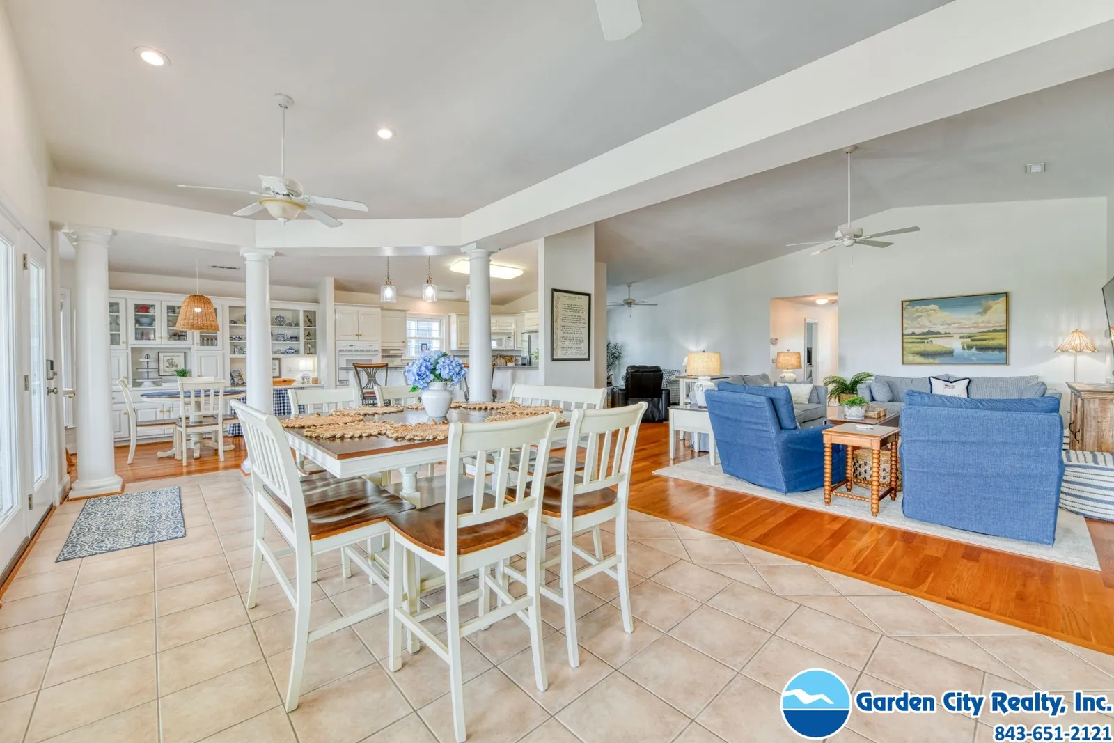 Lollipops Beach House photo 20