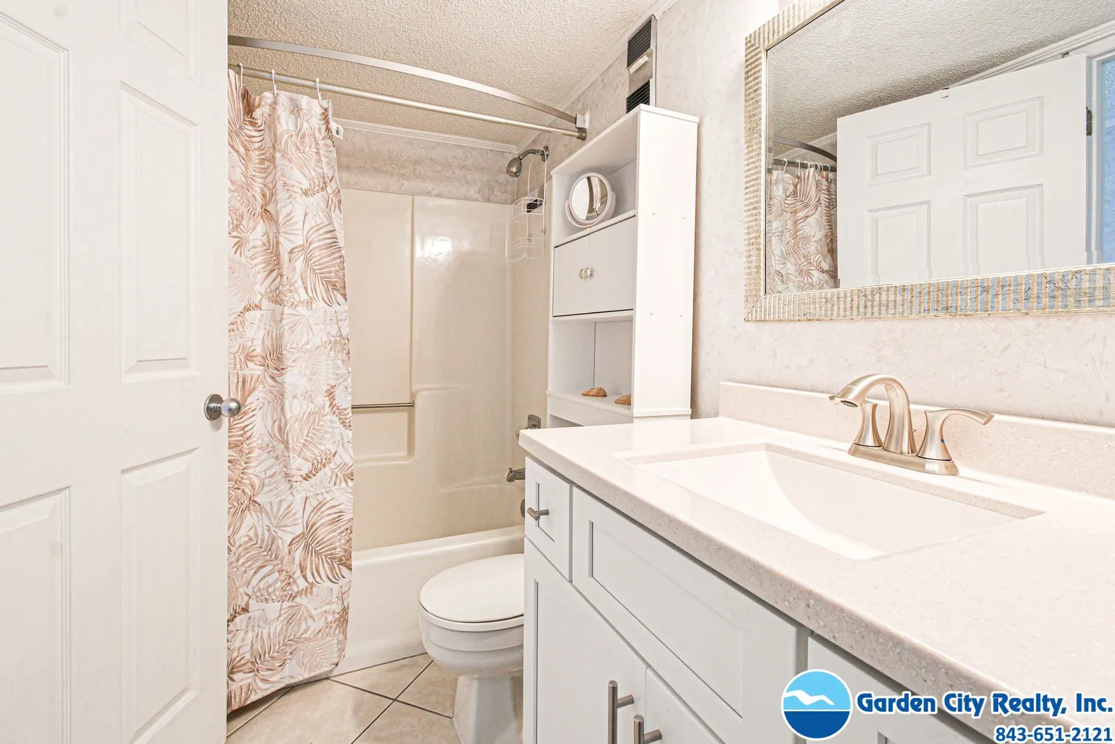Water's Edge 1511 photo 23