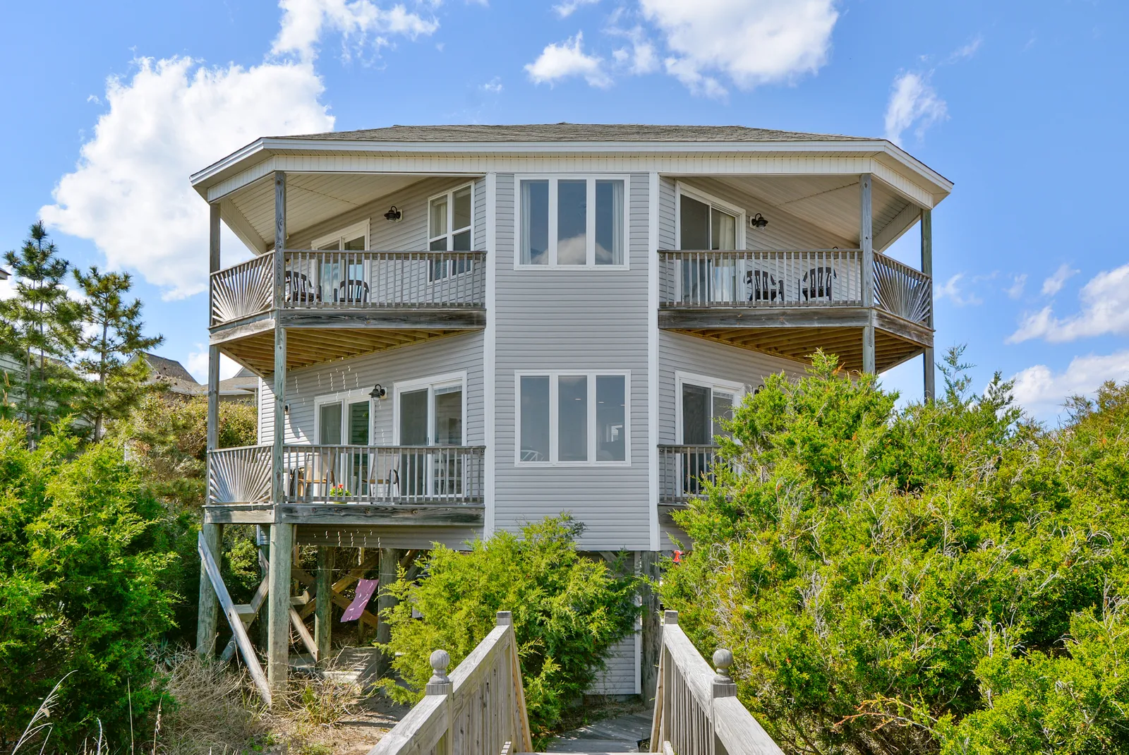 Giant Jim's Beachfront Inn photo 15