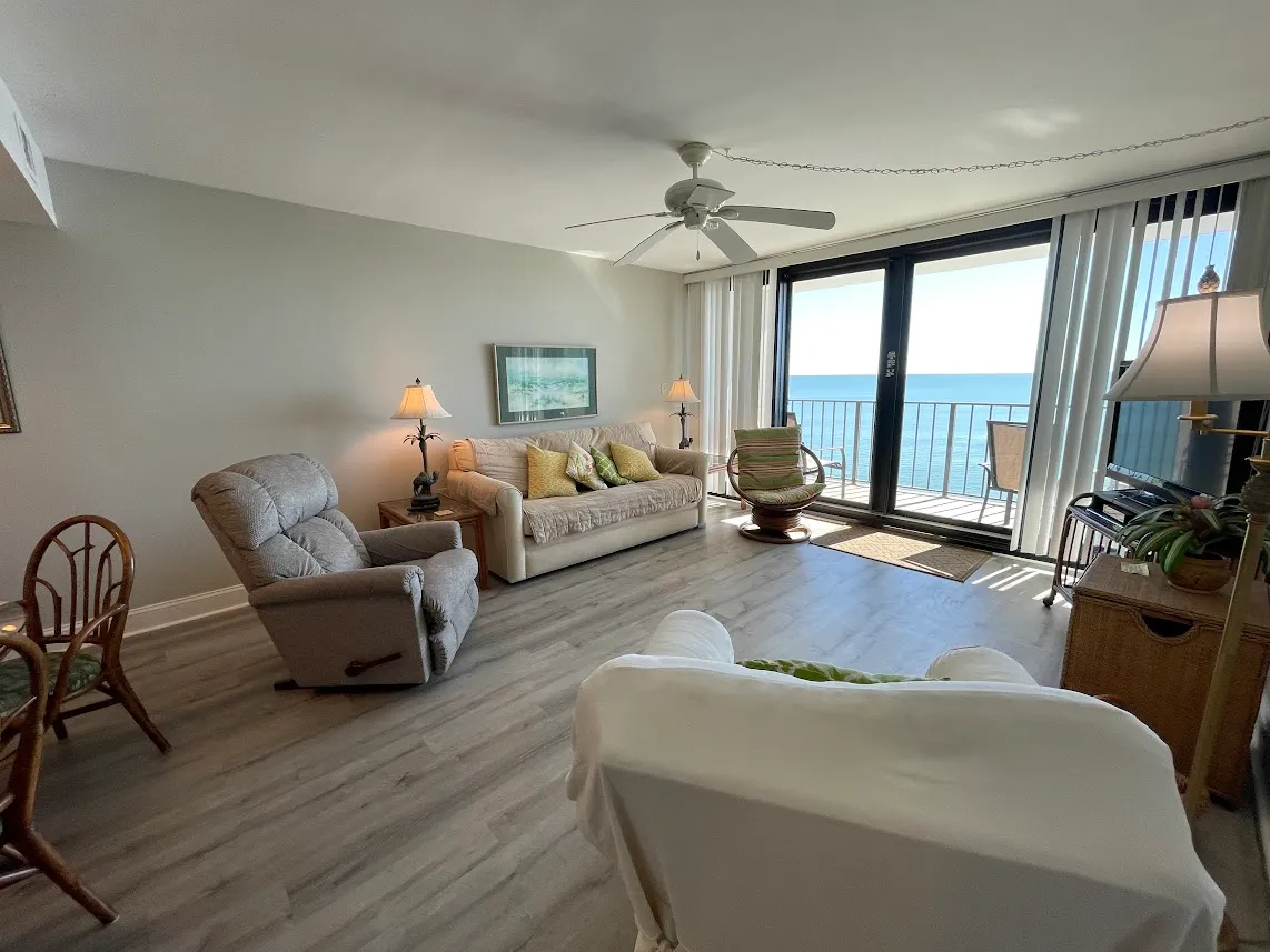 Horizon East 703 photo 3