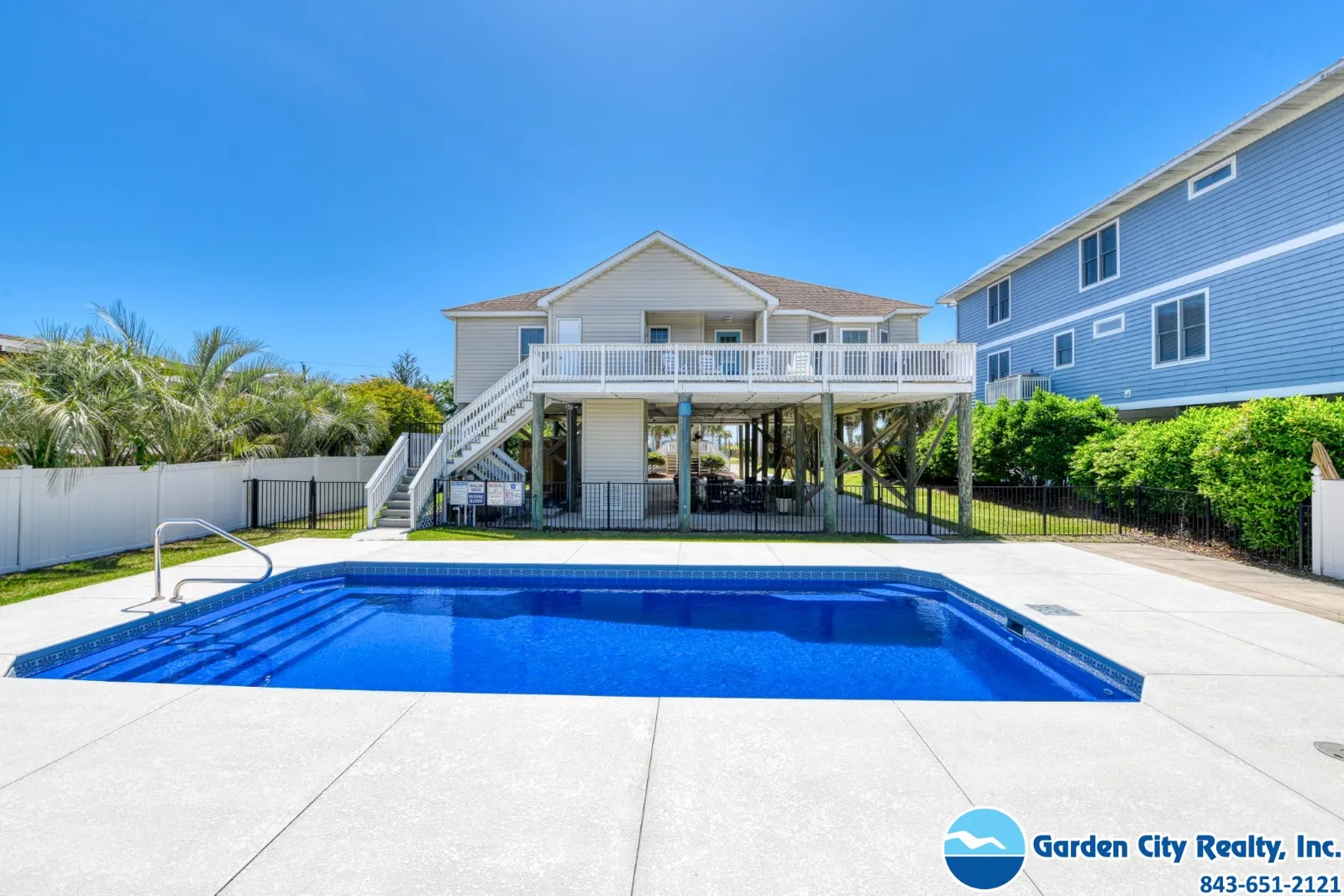 Lollipops Beach House photo 1